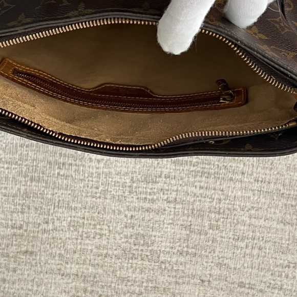 LIVE: Louis Vuitton Monogram Looping Tote. Item described on live extensively. - Picture 11 of 11